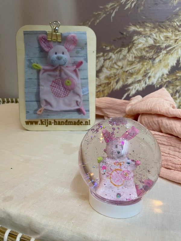 Snowglobe met knuffel