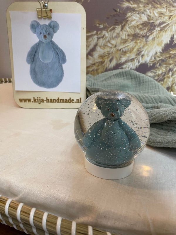 Snowglobe met knuffel