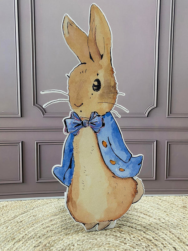 Peter rabbit met strik blauw cut-out decoratie voor feest
