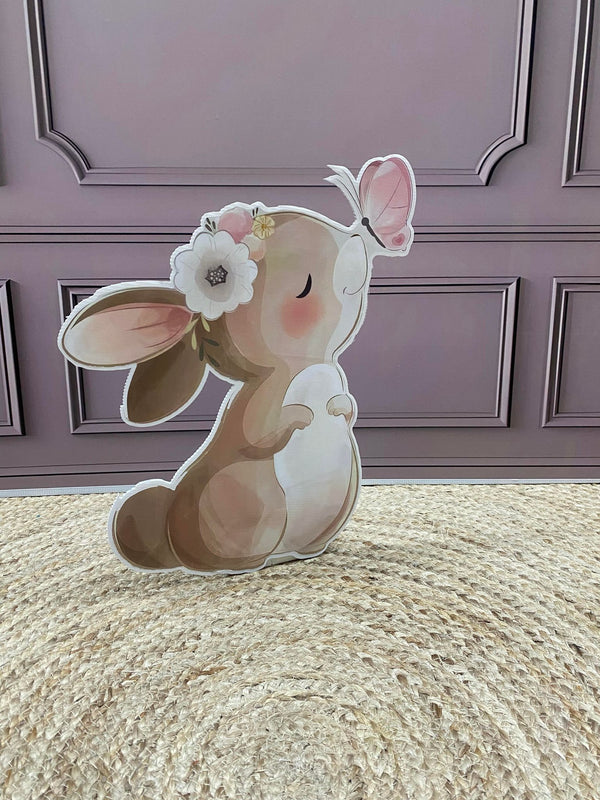 Konijn met vlinder cut-out decoratie voor feest