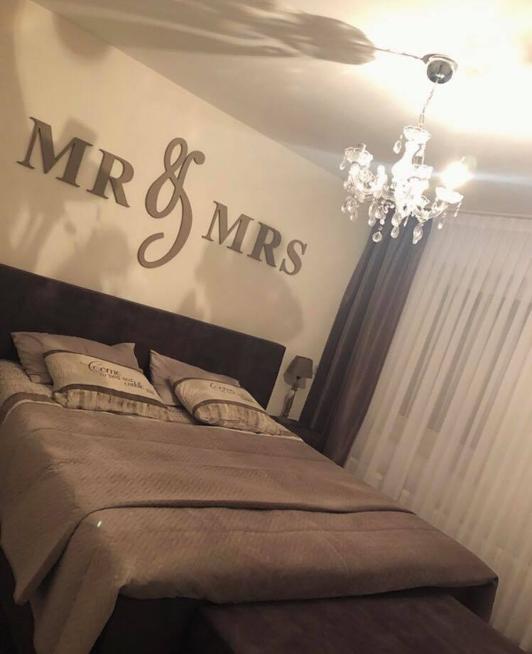 Houten letters MR & MRS