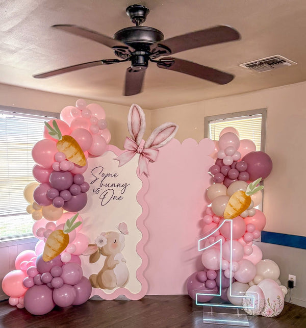 Konijn met vlinder cut-out decoratie voor feest