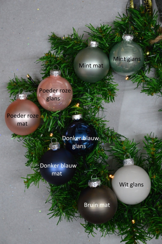 Glazen Kerstbal pootjes met naam