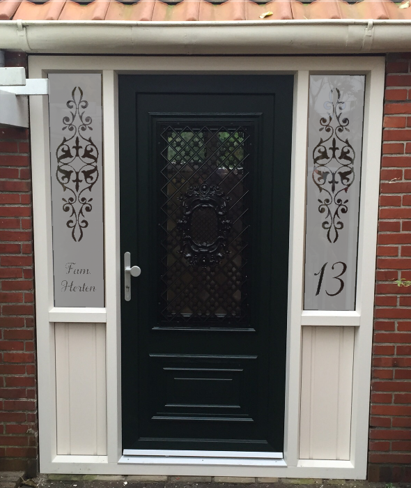 Raamfolie verticaal ornament met naam 2